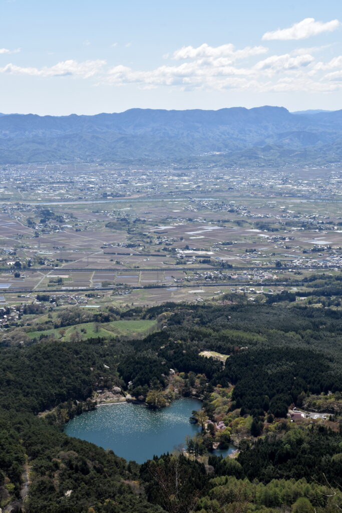 ハート形に見えるため、「ハートレイク」とも呼ばれている半田沼（桑折町、2017年撮影）