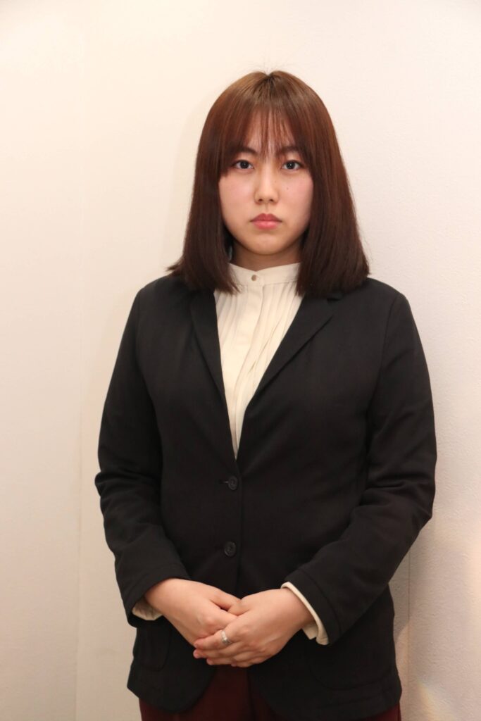 大内彩加さん。「匿名では揉み消される」と、顔を出し実名で告発した。