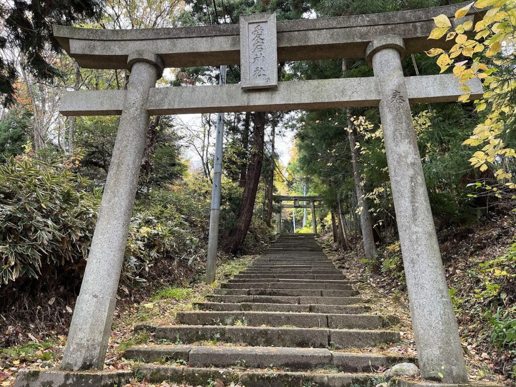 会津若松市慶山の愛宕神社の参道