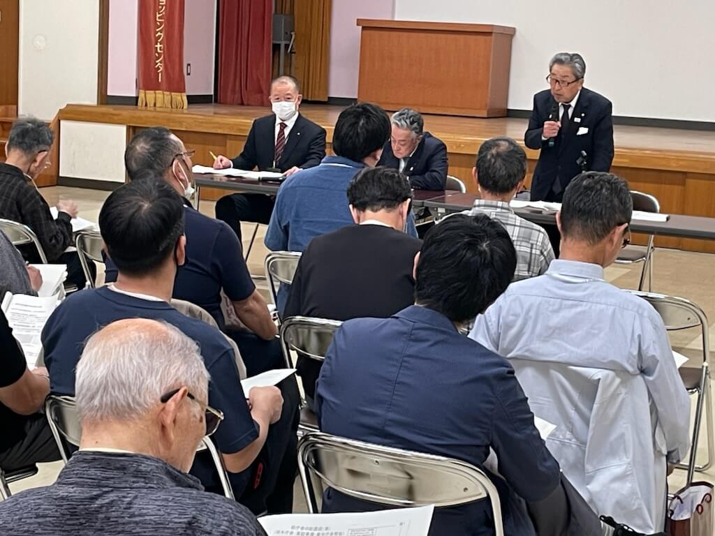 住民説明会で説明する古川町長（５月17日）