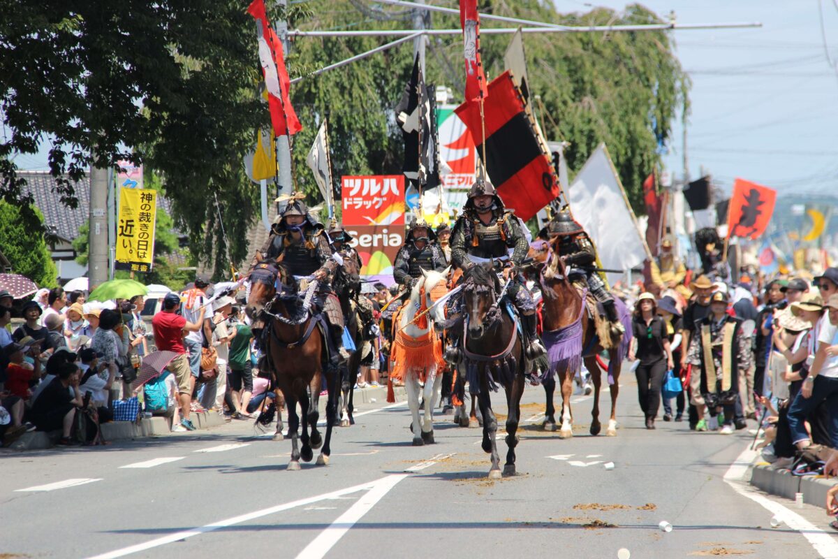 岐路に立つ真夏の相馬野馬追