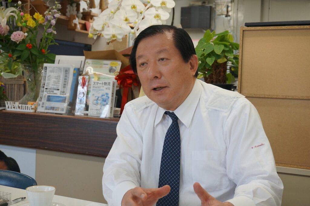 自民党県連会長を務める亀岡偉民氏