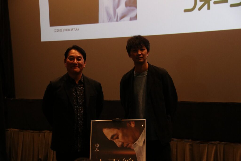 舞台挨拶でフォーラム福島を訪れたピエール瀧さん（左）と小林且弥監督