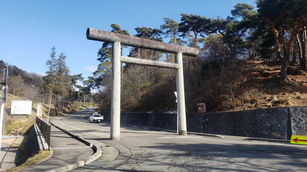 スタート地点の信夫山山麓大鳥居