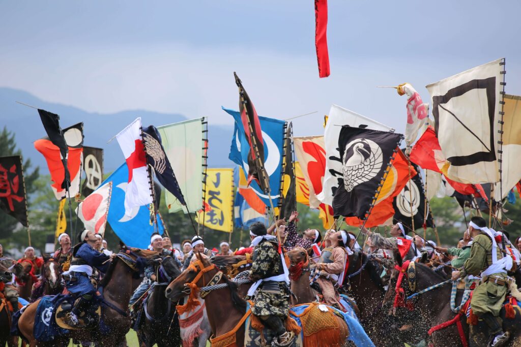 勇壮な騎馬武者