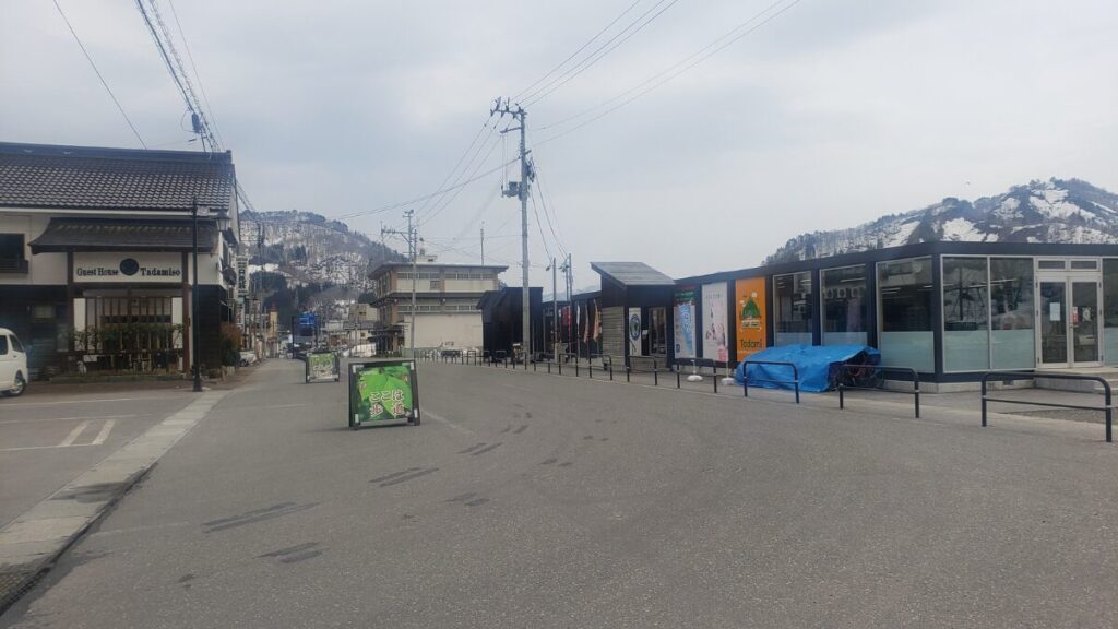 只見駅前