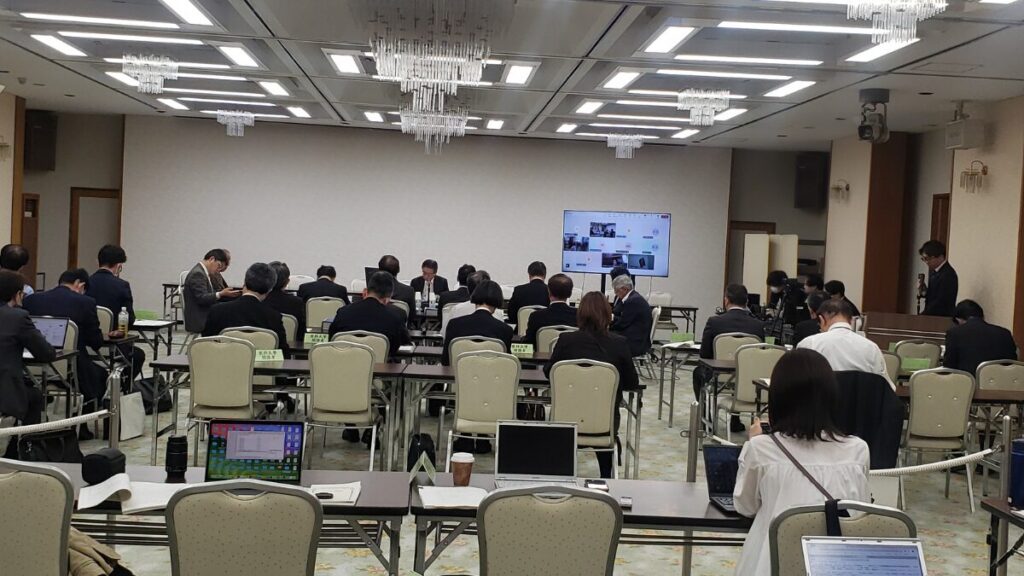 県民健康調査検討委員会の様子