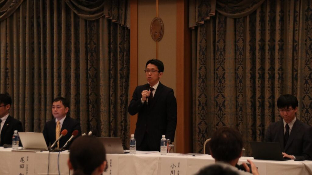 調査結果を公表する第三者委員会＝５月30日撮影