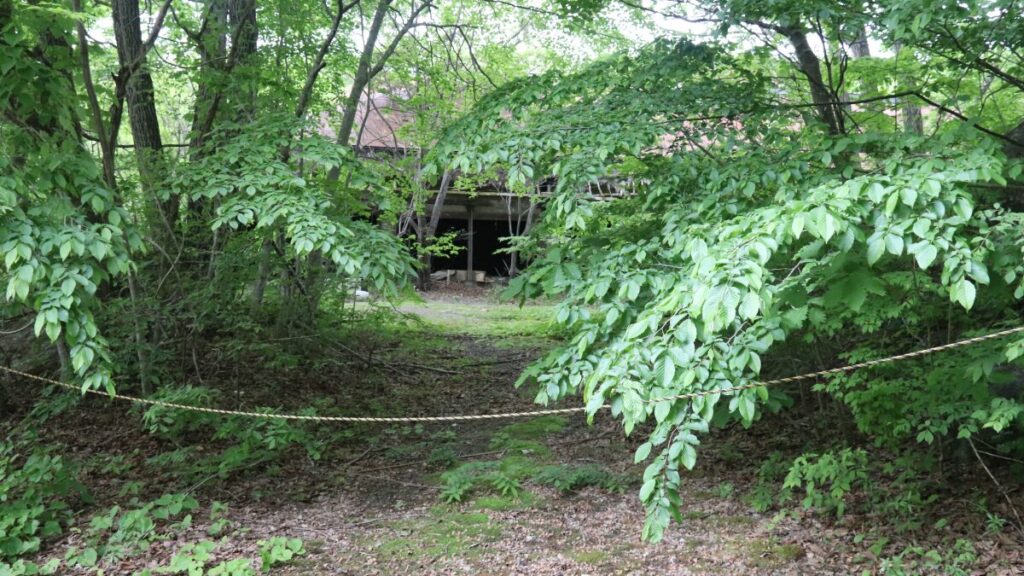 事件現場となった田村市の林道近くにある建物