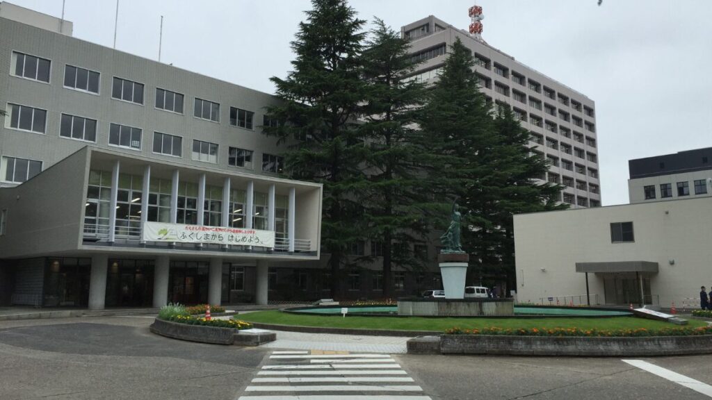 県教委が入る県庁