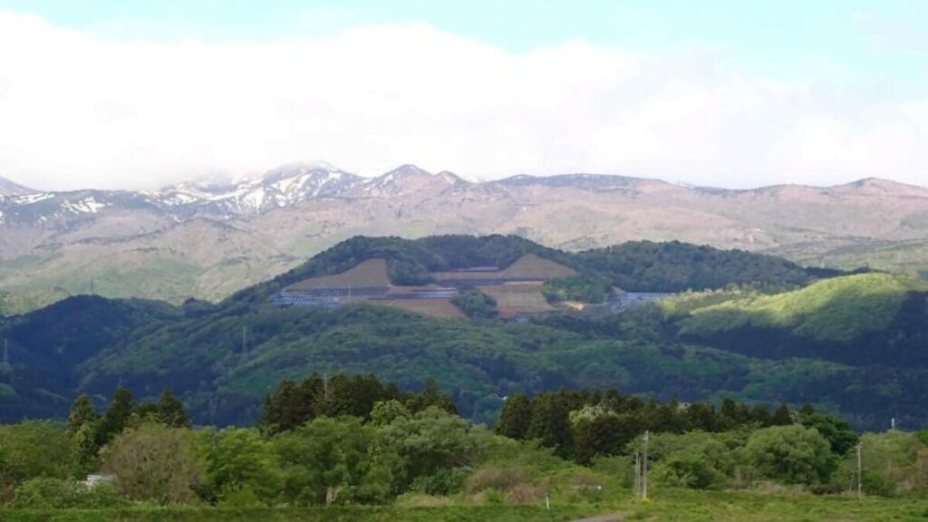 メガソーラー工事が進む先達山(福島市のHPより。今年5月現在)