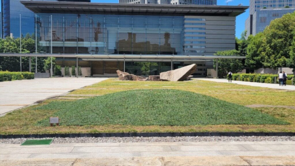 除染土再利用された首相官邸の前庭（中間貯蔵施設情報サイトより）