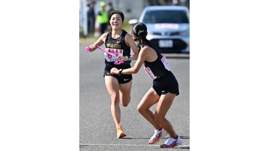 女子のエース・湯田選手（左＝学法石川陸上部インスタグラムより）