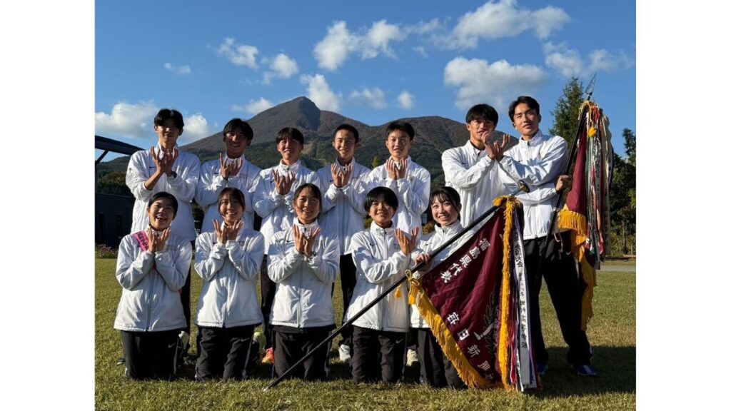 県大会でアベック優勝を果たし記念撮影＝猪苗代町（学法石川陸上部インスタグラムより）