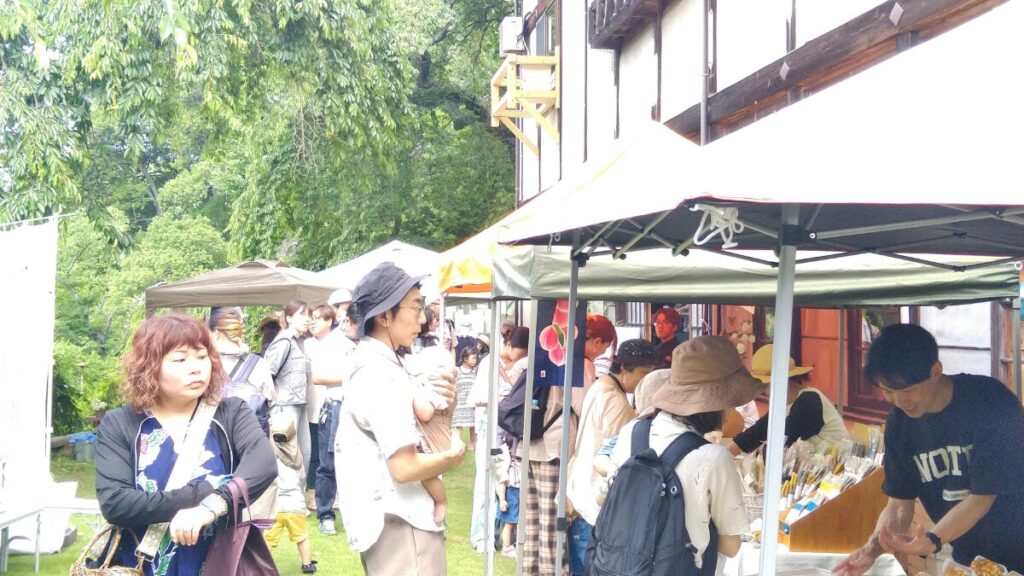 毎回多くの人が訪れる「こはたマルシェ」（写真は安部氏提供）