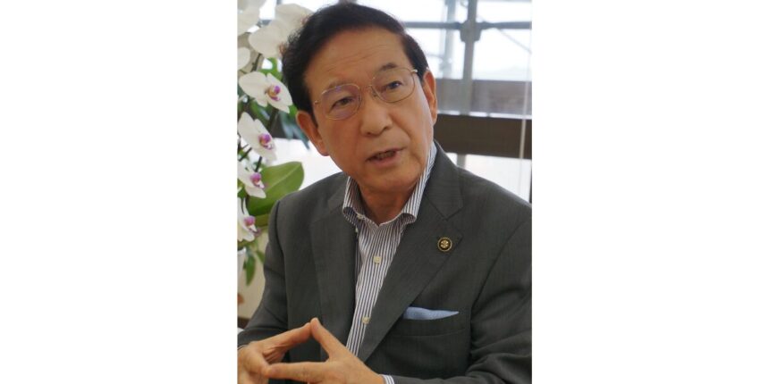 議会で紛糾した海外視察を取りやめていた鈴木白河市長