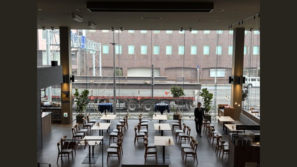開放感のある１階のイタリア料理店