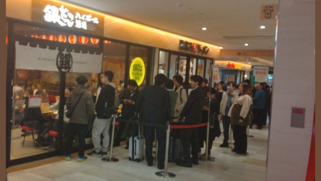 店の前に行列ができる「銀だこハイボール酒場福島駅西口店」